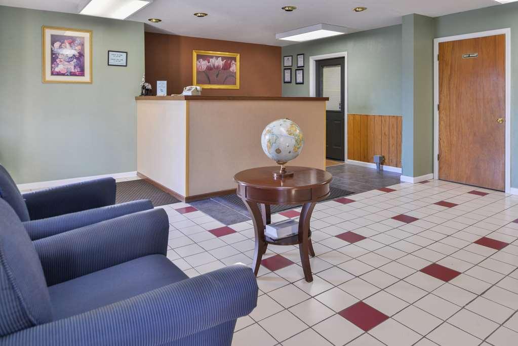 Americas Best Value Inn Of Decatur Интерьер фото